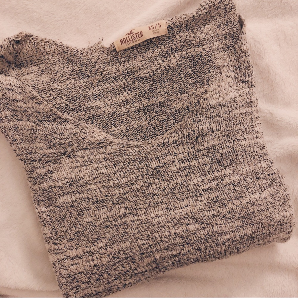 HOLLISTER KNIT SWEATER